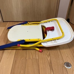 カトージ　ベビーチェア　折りたたみローチェア　テーブル取り外し可の画像