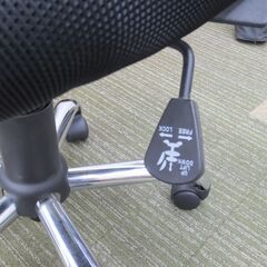 ■メッシュチェア　肘付き　事務椅子　№55236681の画像