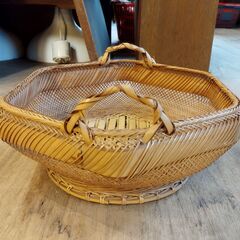 竹籠 持ち手付き 脚付き 竹かご 竹カゴ 古道具 古民具 ヴィンテージ バスケット　/TJ-2695の画像