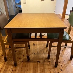 テーブル、チェアセットの画像
