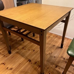 テーブル、チェアセットの画像
