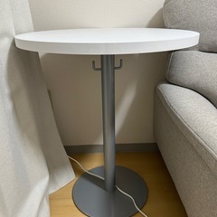 丸テーブル＋椅子の画像