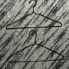 茶色のワイヤーハンガー70本　少しだけ形の違う2種類です。の画像