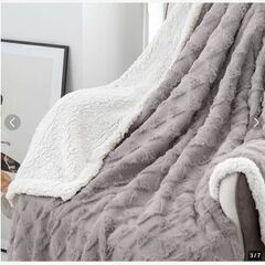 毛布 ブランケット ひざ掛け 大判 発熱二枚合わせ　パイル 丸洗いOK 抗菌防臭 防ダニ加工 北欧風 プレゼント (130ｘ160cm)　仕入れ　問屋価格　卸価格　倒産品　まとめ買い歓迎　卸　おろし　卸し　アマゾン　amazon　引き上げ品　倒産品　ネット商材　フリマ商材　景品　コンペ　忘年会　新年会　クリスマス会　新品　未使用の画像