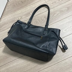 シンプル黒ショルダーバッグの画像