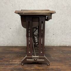 🔷🔶🔷ww5/65 RICCAR リッカー ミシン ミシン台 鉄脚 足踏みミシン 昭和レトロ アンティーク ヴィンテージ 当時物 現状品 ★直接引取歓迎◎🔷🔶🔷の画像