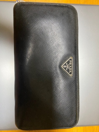 プラダ長財布