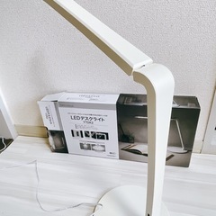 譲渡者あり ニトリ LEDデスクライト 白の画像