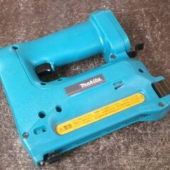 makita 9.6V 電池タッカー T422D コードレス 充電器 バッテリ1個付き 肩幅4mm 充電式タッカ 電動工具 DIY マキタ 札幌市 屯田店の画像