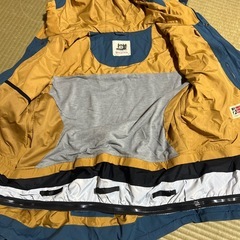 （２回使用のみ）Holden スノーボードジャケットの画像