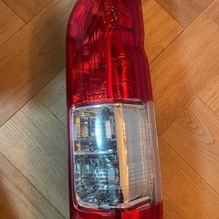 200系ハイエース　純正テールランプの画像