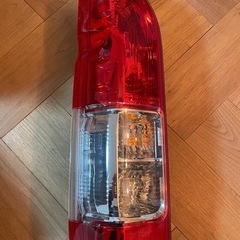 200系ハイエース　純正テールランプの画像