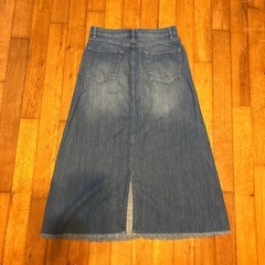 earth デニムスカート　サイズＭ
の画像
