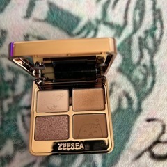 アイシャドウパレットの画像