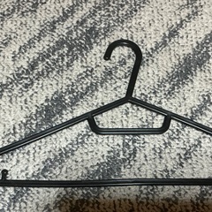 黒のハンガー80本の画像