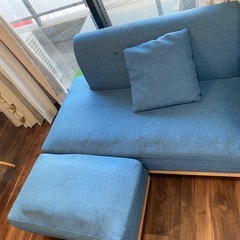 ソファとオットマンの画像