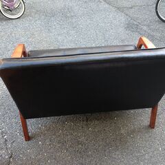 【ジャングルジャングル石津店】2人用ソファー　木製枠　黒　新生活 堺市 西区 堺区 石津の画像