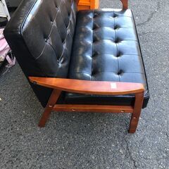 【ジャングルジャングル石津店】2人用ソファー　木製枠　黒　新生活 堺市 西区 堺区 石津の画像