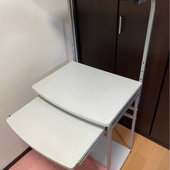 パソコンデスクの画像