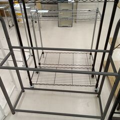 リユースのサカイ栃木店★ジモティ割あり★  タイヤラック グレー W105.5×D35×H116 クリーニング済み TC11934の画像