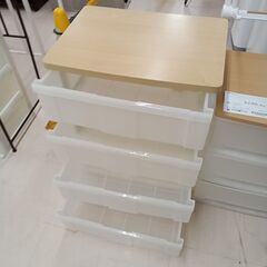 リユースのサカイ栃木店★ジモティ割あり★  4段収納プラケース ベージュ×ホワイト W56×D40×H80 クリーニング済み TC11936の画像