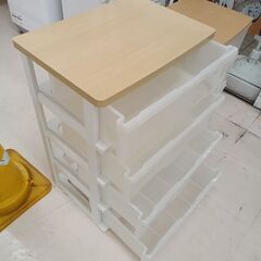 リユースのサカイ栃木店★ジモティ割あり★  4段収納プラケース ベージュ×ホワイト W56×D40×H80 クリーニング済み TC11936の画像