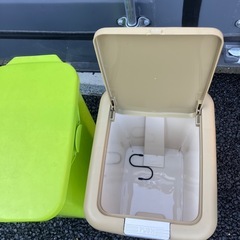 早い者勝ち　無料無人受け渡し　汚れ有りますゴミ箱2個セットの画像