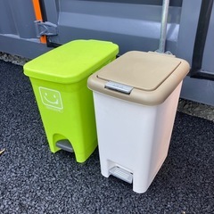 早い者勝ち　無料無人受け渡し　汚れ有りますゴミ箱2個セットの画像