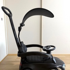 子ども用の足こぎカーの画像