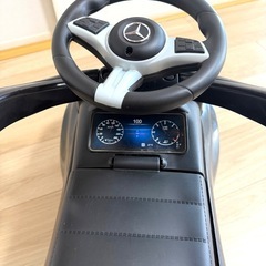 子ども用の足こぎカーの画像