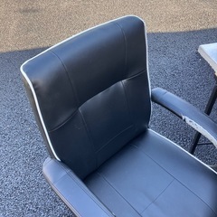 早い者勝ち　無料無人受け渡し　机と椅子のセットの画像