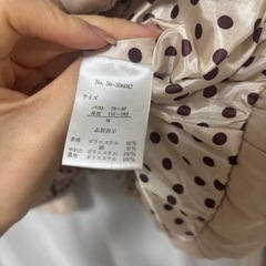 ベージュダウンジャケットの画像