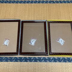 【中古/長期保管品/お引取り限定】■額縁3点セット■金ラック　箱入り■70判×2点＋A3×1点■の画像