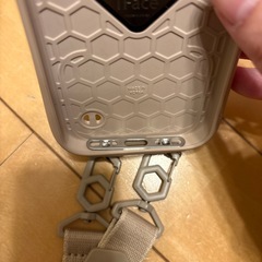 新品同様🉐　iPhone 15pro    ｉＦaceベージュの携帯ケース＆ショルダーストラップ＆金具セットの画像