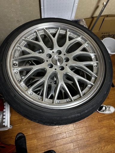 車のパーツ 225/40r18