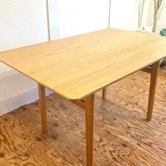unico ダイニングテーブルの画像