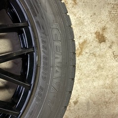 60系
プリウス　スタッドレスタイヤ　195/60/17　バリ山　美品の画像