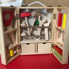 子供のおもちゃ 木の工具セットの画像