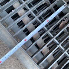 U字溝用グレーチング 溝幅220mm 全幅300mm×長さ1000mm 1枚1000円 全部で11枚ありますの画像