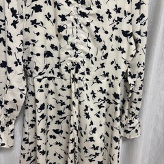 花柄ウエストギャザー長袖ワンピースの画像