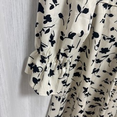 花柄ウエストギャザー長袖ワンピースの画像