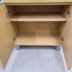 J1919【リユースのサカイ柏店】ロータイプ食器棚　ナチュラル　クリーニング済の画像