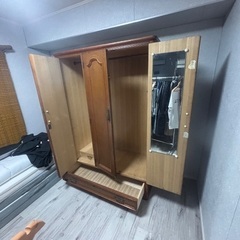 木製クローゼット 引き出し付きの画像