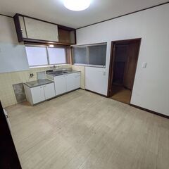 ★家賃49000円！駐車場4台可能、商売・民泊OK、法人登記OK、ペット大歓迎、事務所OK、大家族OK、ルームシェアOK、伊勢市明神町戸建て − 三重県