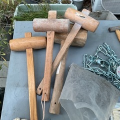 木槌や犬のチェーン 大量の釘などの画像