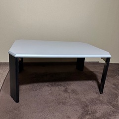 折りたたみテーブルの画像