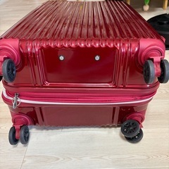 レッド キャリーケース 4輪の画像
