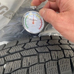 スタッドレスタイヤ　ダンロップ　ウィンターマックスWM02　145/80R13　2022年製  アルミ　マナレイスポーツ　シルバー色  の画像