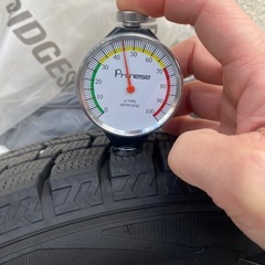 スタッドレスタイヤ　ダンロップ　ウィンターマックスWM02　145/80R13　2022年製  アルミ　マナレイスポーツ　シルバー色  の画像