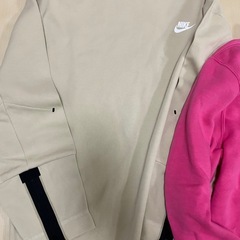 ナイキ　ワンピース　トレーナーの画像